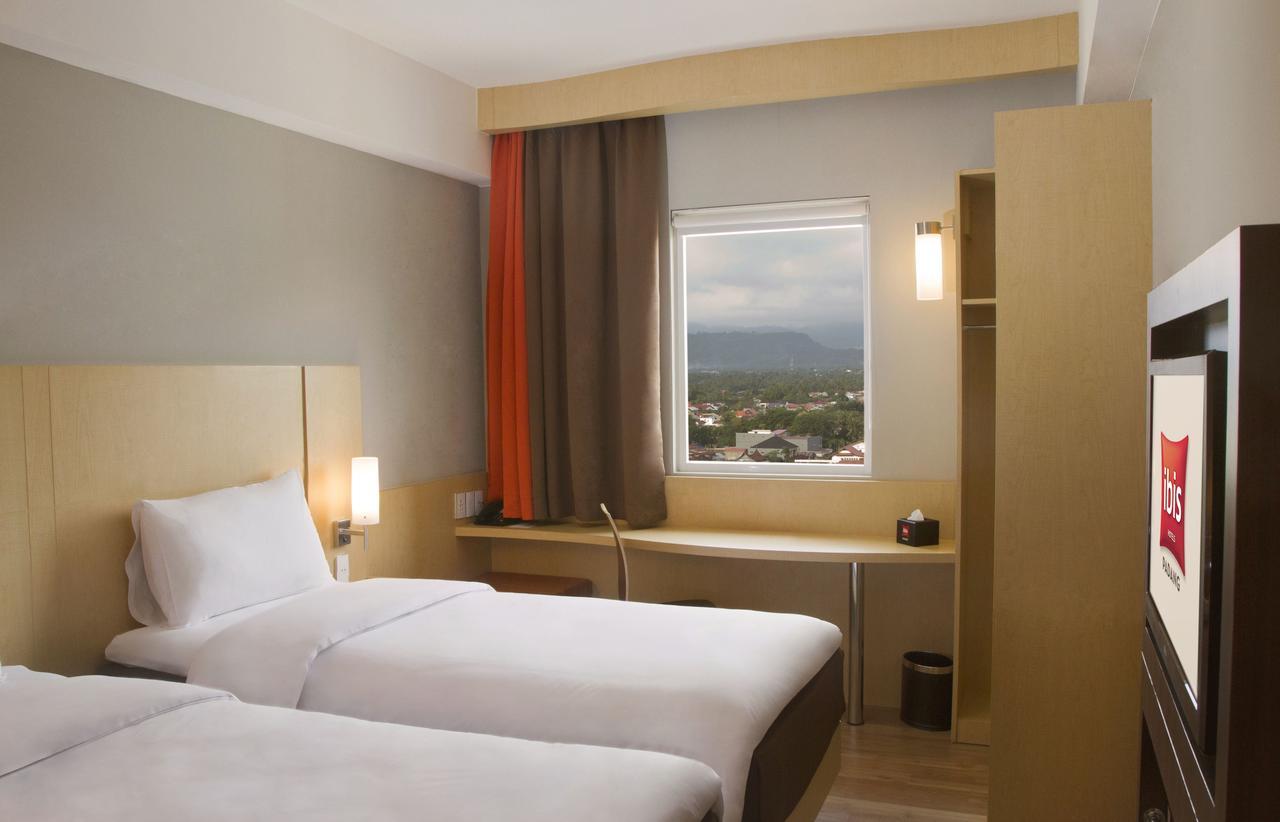 Ibis Padang Hotel Exterior photo